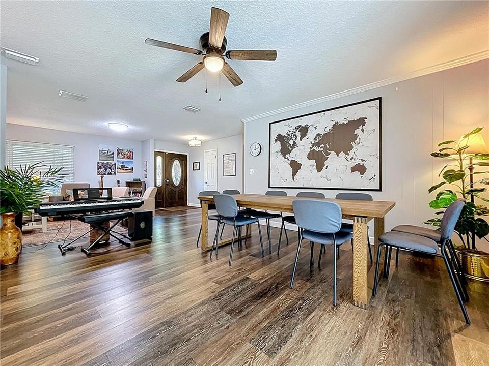 For Sale: $599,000 (5 beds, 3 baths, 2261 Square Feet)