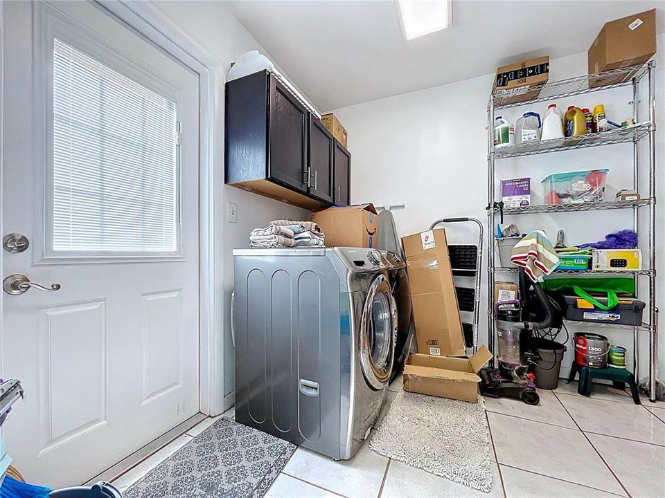 For Sale: $599,000 (5 beds, 3 baths, 2261 Square Feet)