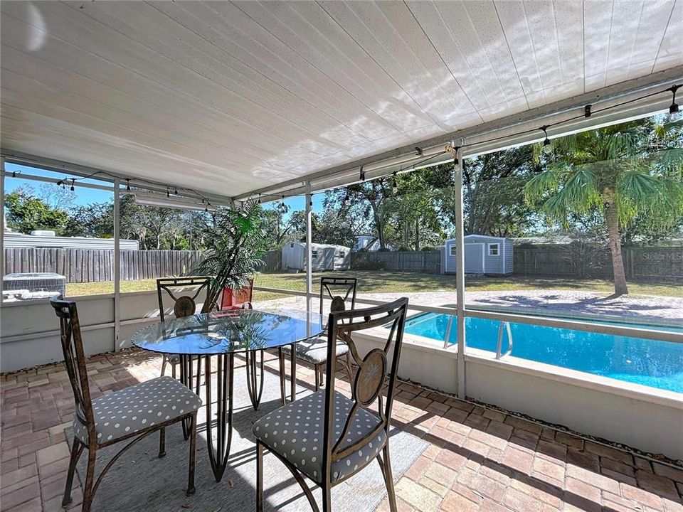 For Sale: $599,000 (5 beds, 3 baths, 2261 Square Feet)