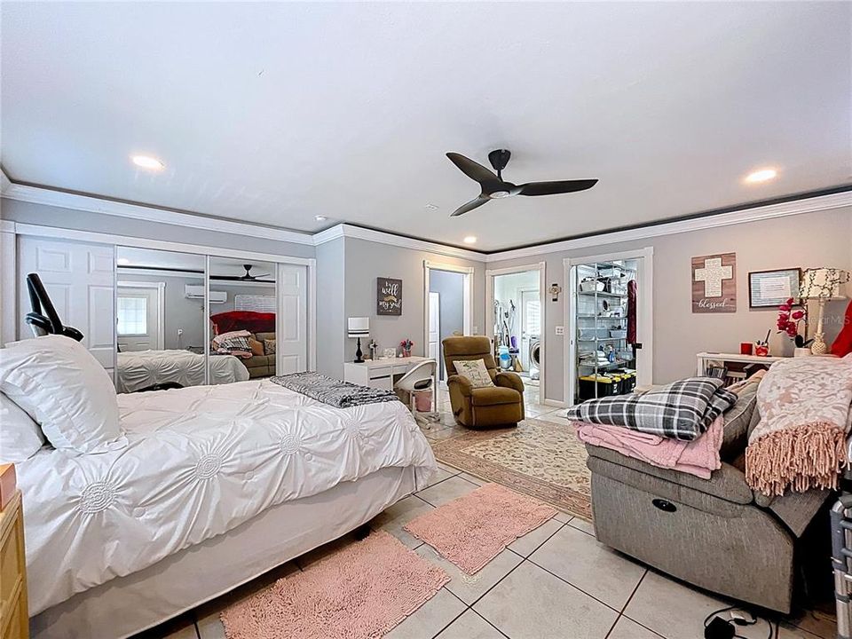 For Sale: $599,000 (5 beds, 3 baths, 2261 Square Feet)