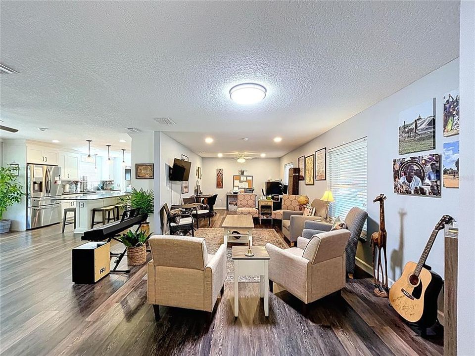 For Sale: $599,000 (5 beds, 3 baths, 2261 Square Feet)