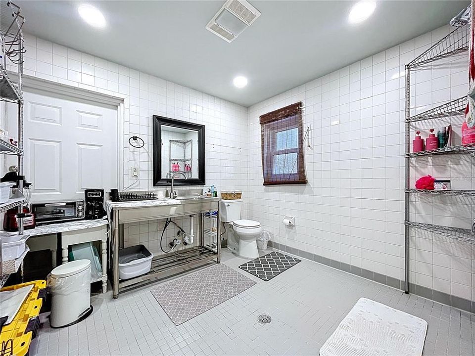 For Sale: $599,000 (5 beds, 3 baths, 2261 Square Feet)