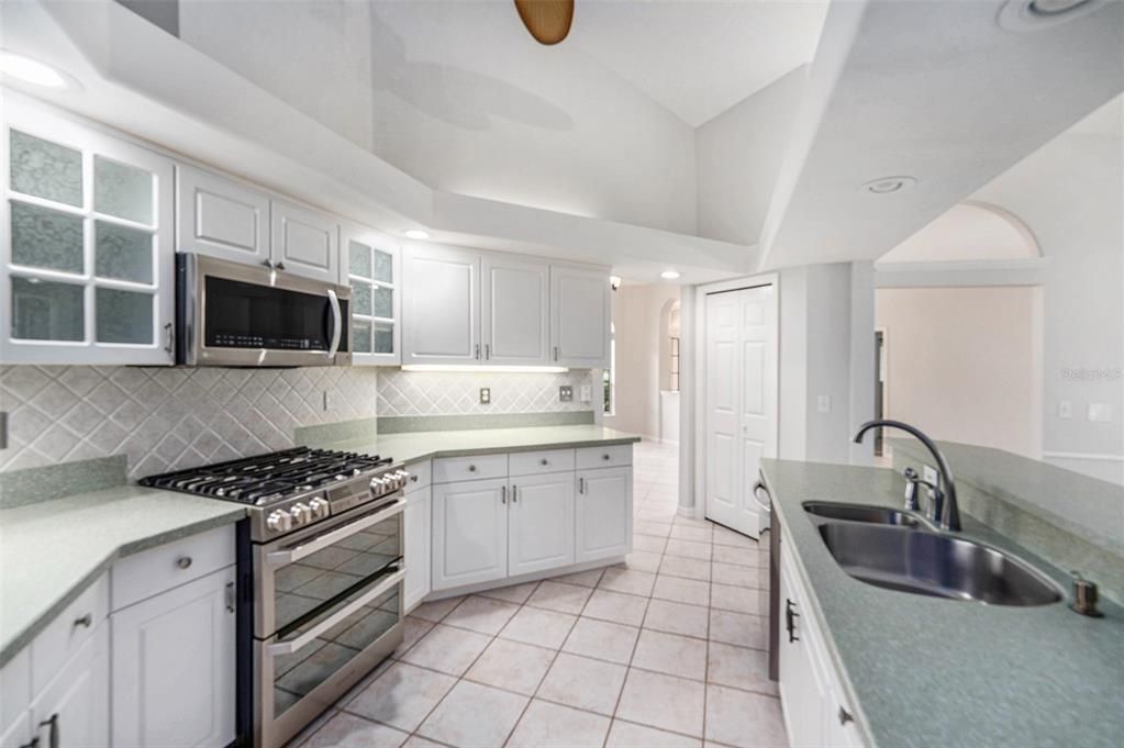 Active With Contract: $795,000 (3 beds, 2 baths, 1991 Square Feet)