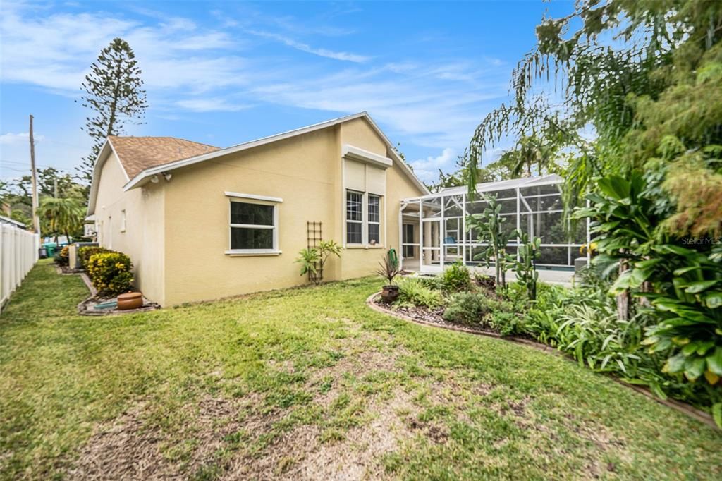 Active With Contract: $795,000 (3 beds, 2 baths, 1991 Square Feet)