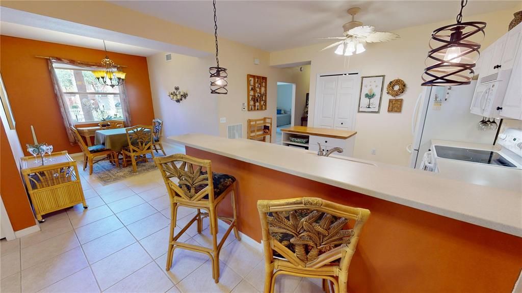 待售: $335,000 (3 贝兹, 2 浴室, 1596 平方英尺)