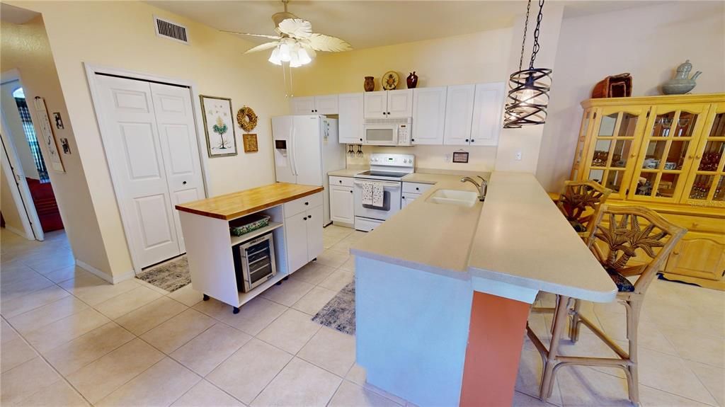 待售: $335,000 (3 贝兹, 2 浴室, 1596 平方英尺)