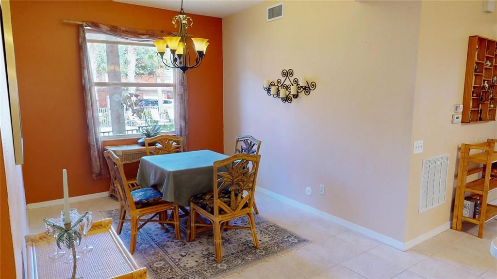 待售: $335,000 (3 贝兹, 2 浴室, 1596 平方英尺)