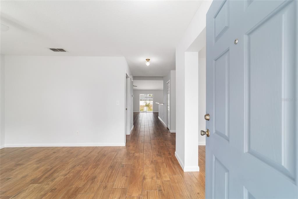 En Venta: $319,900 (4 camas, 2 baños, 2138 Pies cuadrados)