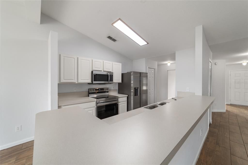 En Venta: $319,900 (4 camas, 2 baños, 2138 Pies cuadrados)