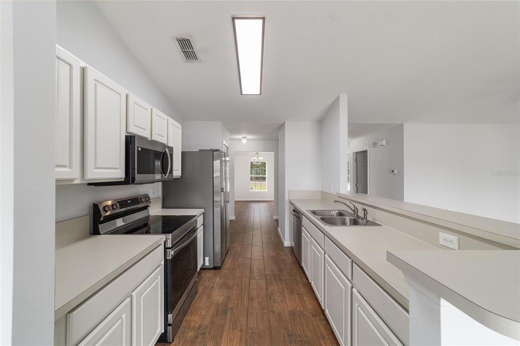 En Venta: $319,900 (4 camas, 2 baños, 2138 Pies cuadrados)