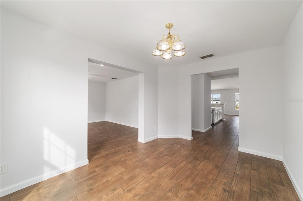 En Venta: $319,900 (4 camas, 2 baños, 2138 Pies cuadrados)