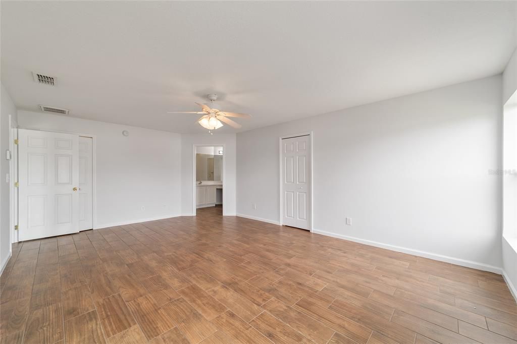 En Venta: $319,900 (4 camas, 2 baños, 2138 Pies cuadrados)