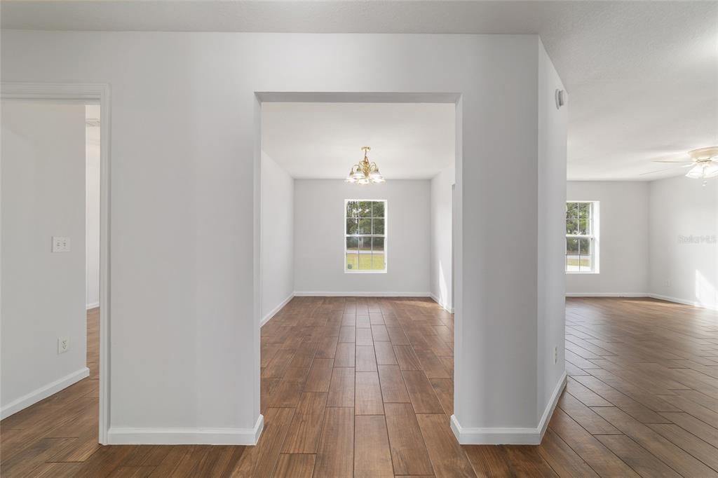 En Venta: $319,900 (4 camas, 2 baños, 2138 Pies cuadrados)