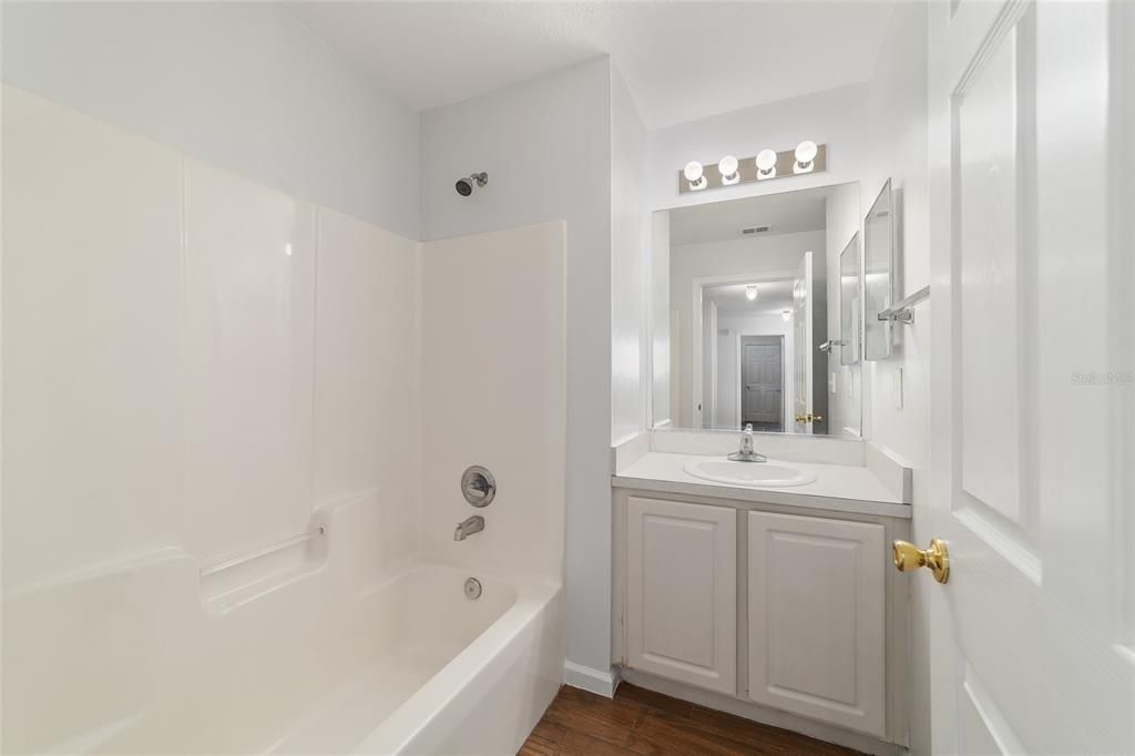 En Venta: $319,900 (4 camas, 2 baños, 2138 Pies cuadrados)