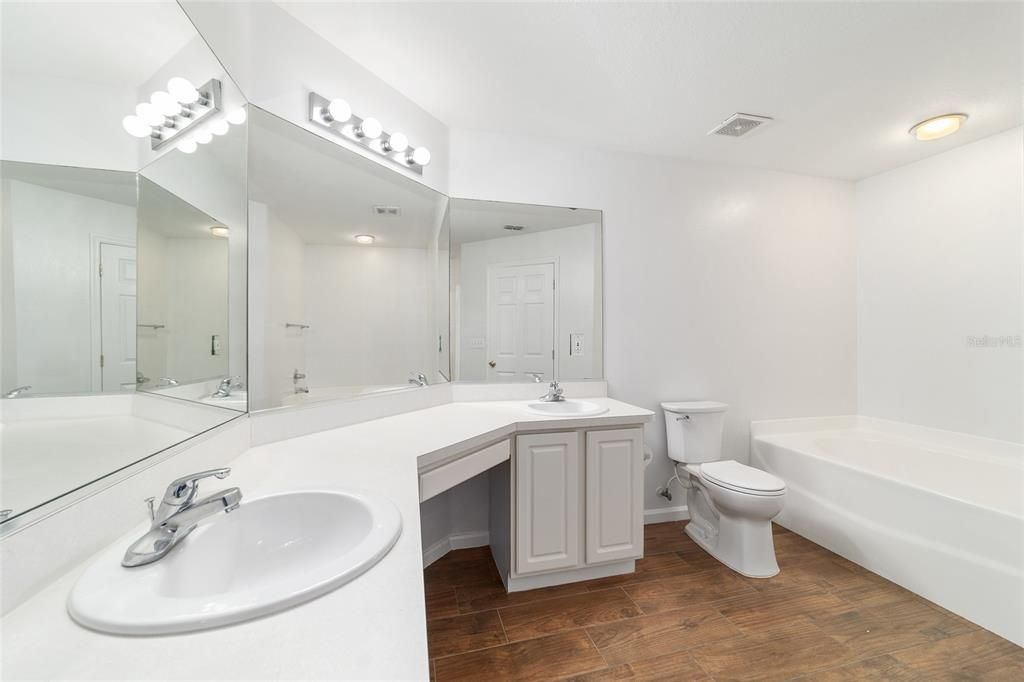 En Venta: $319,900 (4 camas, 2 baños, 2138 Pies cuadrados)