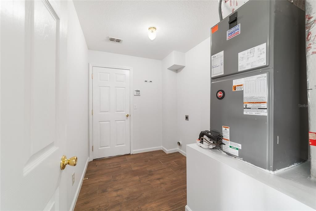 En Venta: $319,900 (4 camas, 2 baños, 2138 Pies cuadrados)