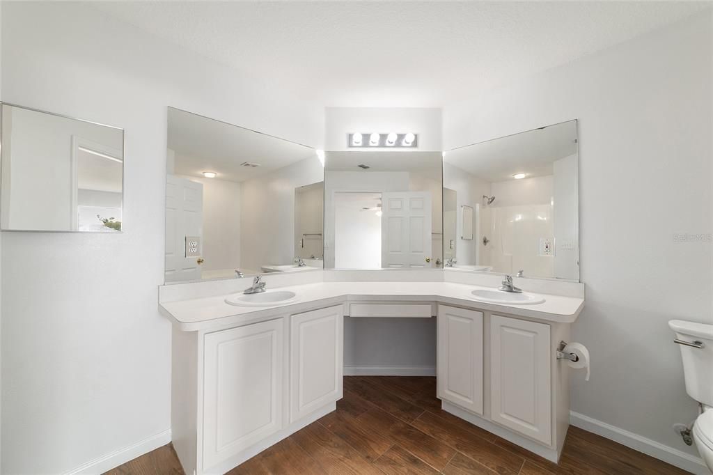 En Venta: $319,900 (4 camas, 2 baños, 2138 Pies cuadrados)