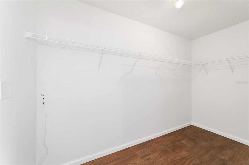 En Venta: $319,900 (4 camas, 2 baños, 2138 Pies cuadrados)