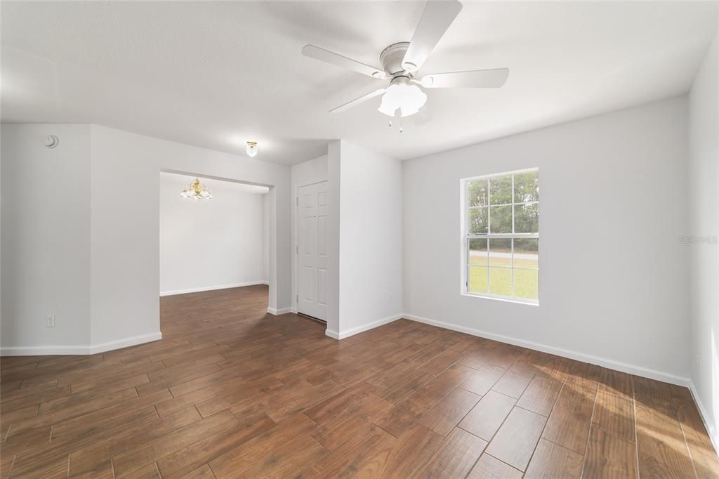 En Venta: $319,900 (4 camas, 2 baños, 2138 Pies cuadrados)