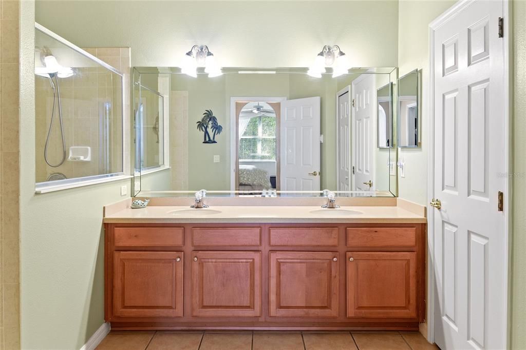 待售: $295,000 (2 贝兹, 2 浴室, 1326 平方英尺)