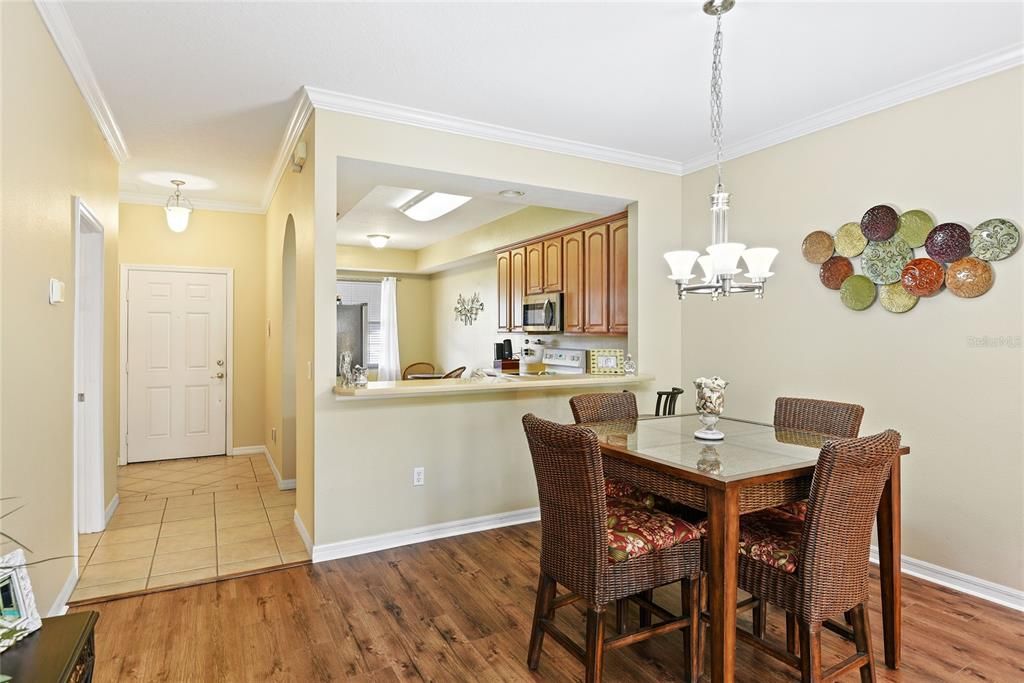 待售: $295,000 (2 贝兹, 2 浴室, 1326 平方英尺)