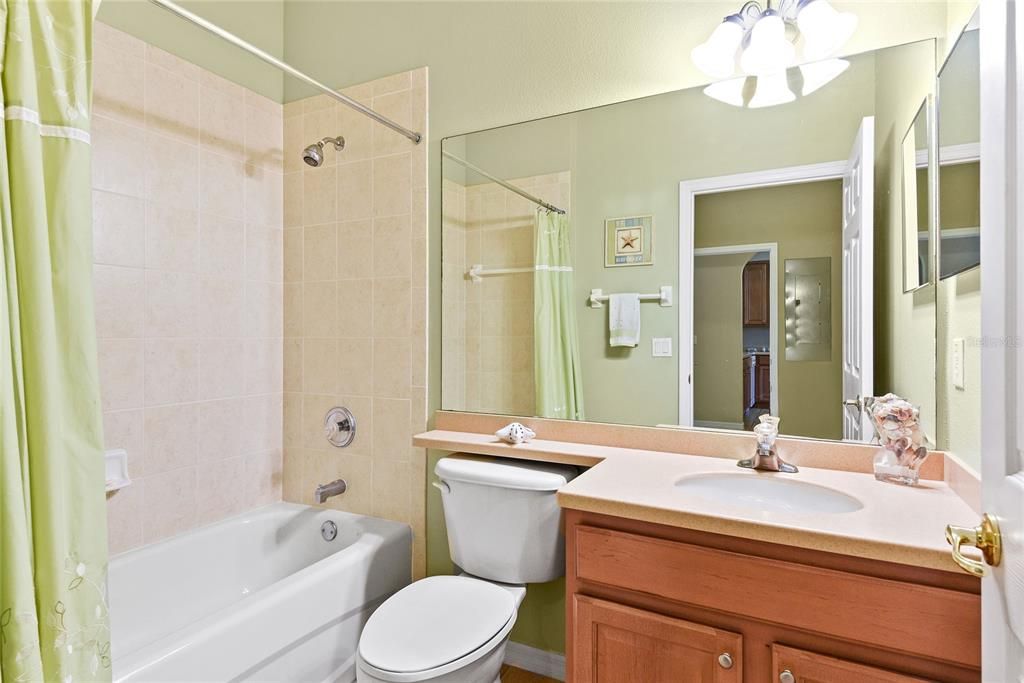 待售: $295,000 (2 贝兹, 2 浴室, 1326 平方英尺)