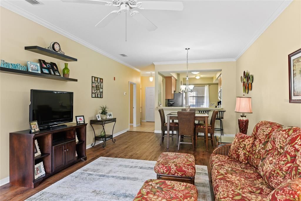 待售: $295,000 (2 贝兹, 2 浴室, 1326 平方英尺)