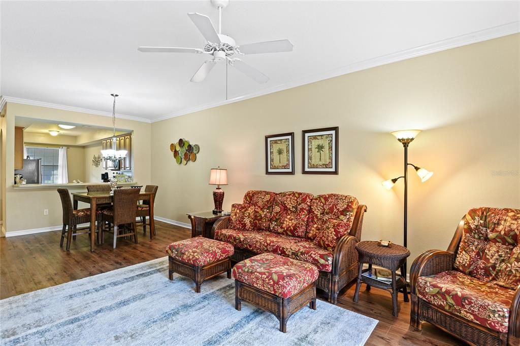 待售: $295,000 (2 贝兹, 2 浴室, 1326 平方英尺)