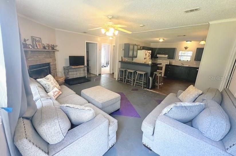 For Sale: $235,000 (3 beds, 2 baths, 1080 Square Feet)