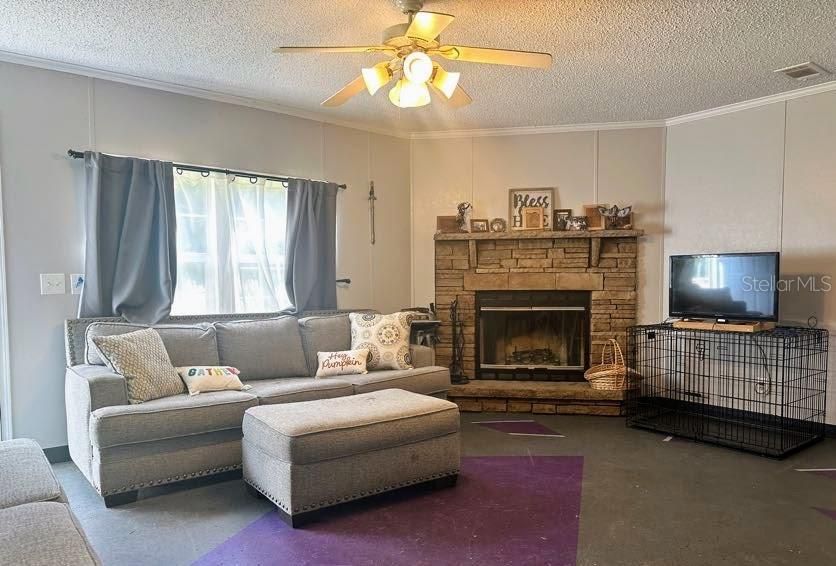 For Sale: $235,000 (3 beds, 2 baths, 1080 Square Feet)