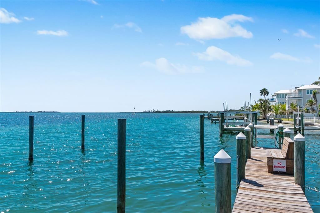 For Sale: $775,000 (2 beds, 2 baths, 962 Square Feet)