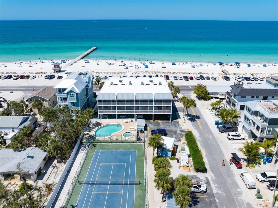 For Sale: $775,000 (2 beds, 2 baths, 962 Square Feet)