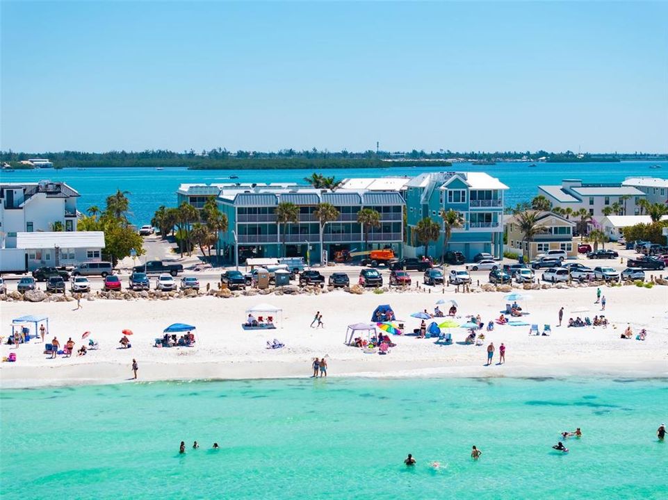 For Sale: $775,000 (2 beds, 2 baths, 962 Square Feet)