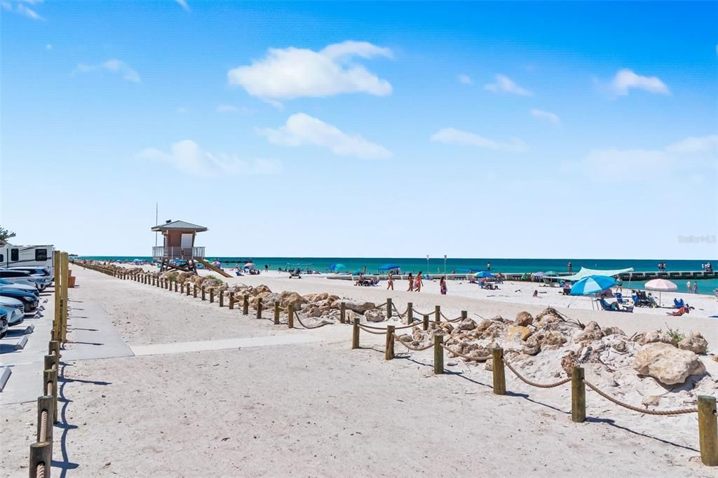 For Sale: $775,000 (2 beds, 2 baths, 962 Square Feet)