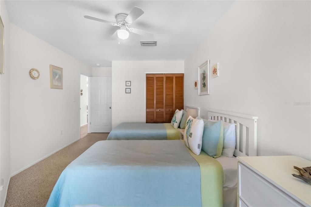 For Sale: $775,000 (2 beds, 2 baths, 962 Square Feet)