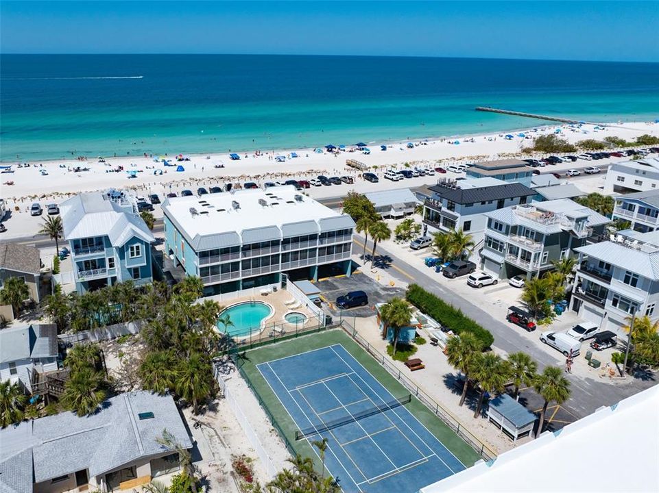 For Sale: $775,000 (2 beds, 2 baths, 962 Square Feet)