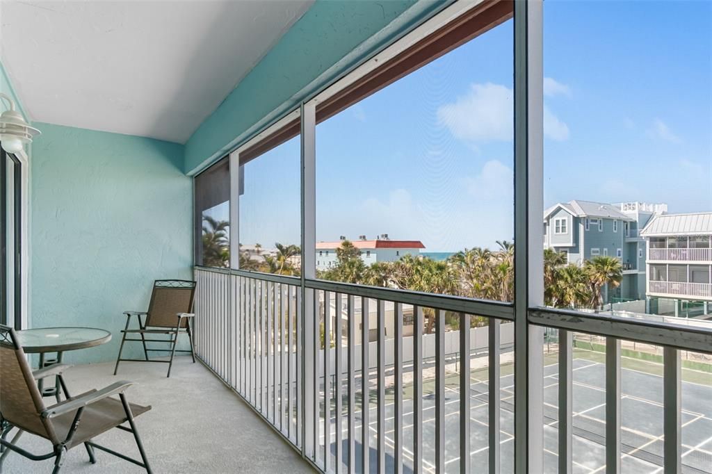 For Sale: $775,000 (2 beds, 2 baths, 962 Square Feet)