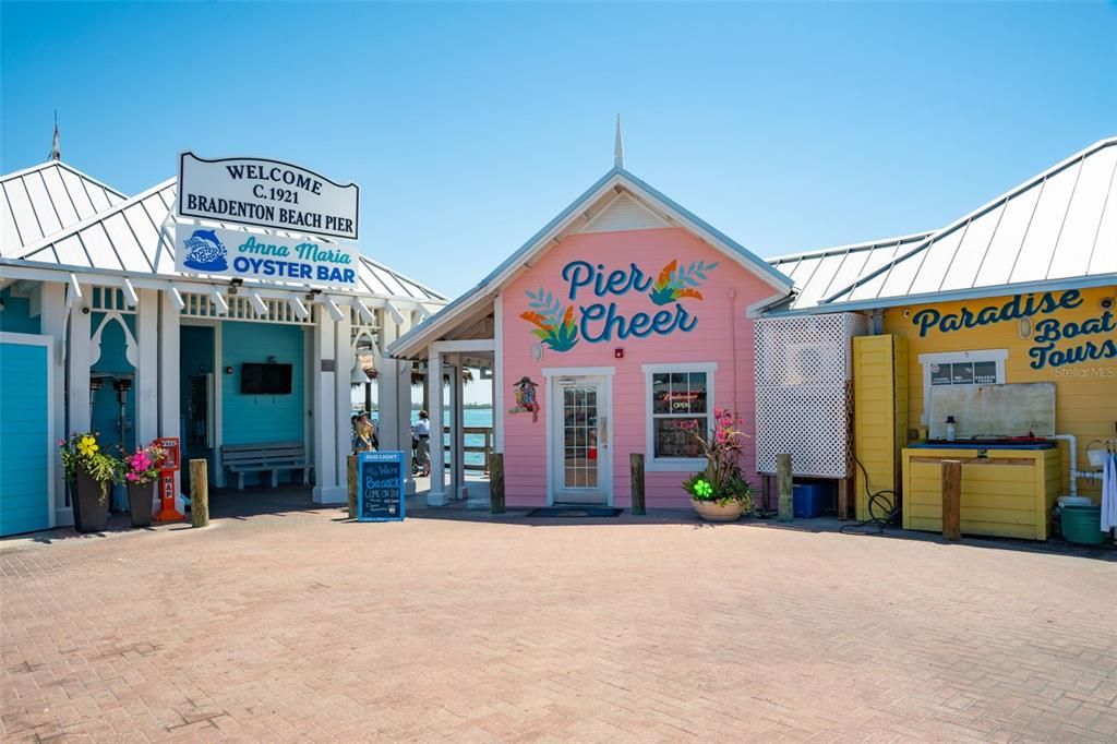 For Sale: $775,000 (2 beds, 2 baths, 962 Square Feet)