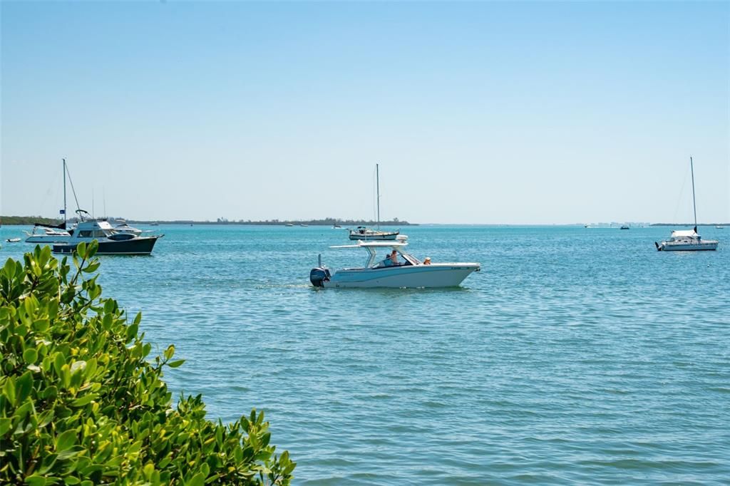 For Sale: $775,000 (2 beds, 2 baths, 962 Square Feet)