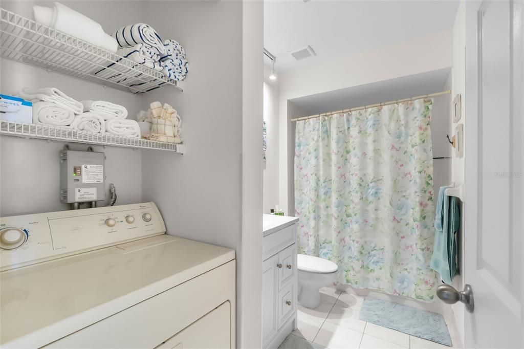 For Sale: $775,000 (2 beds, 2 baths, 962 Square Feet)