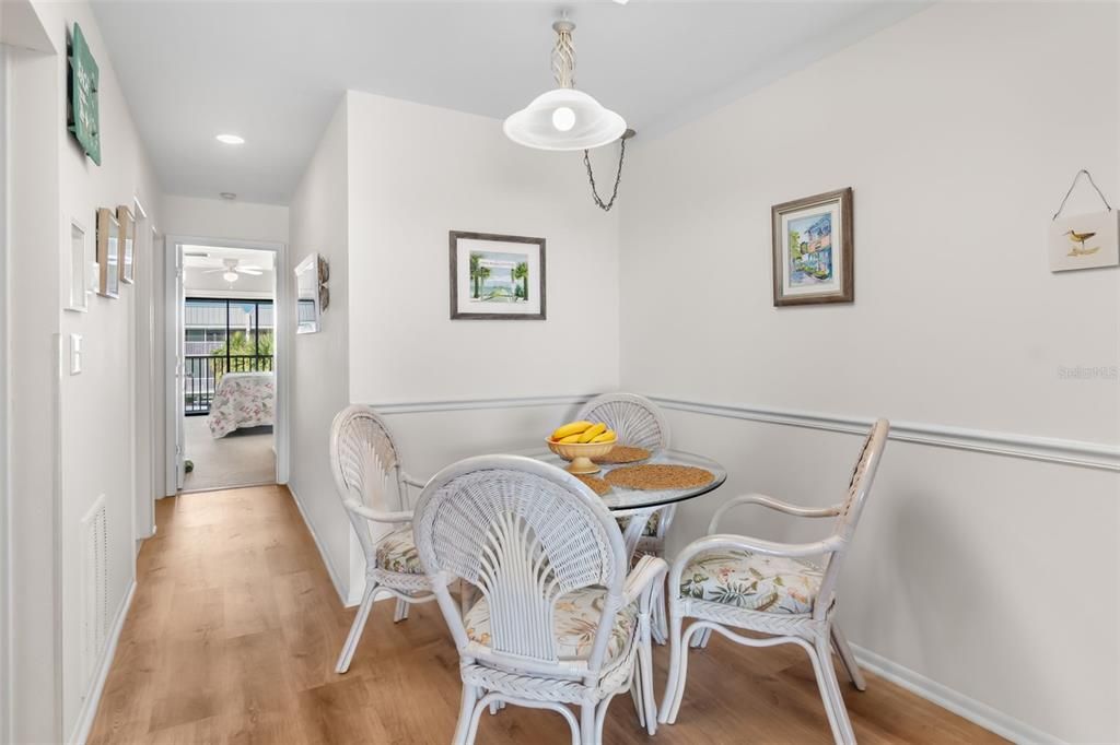 For Sale: $775,000 (2 beds, 2 baths, 962 Square Feet)