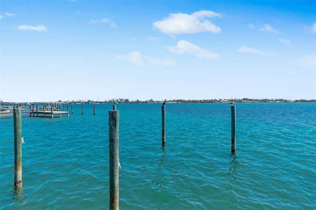 For Sale: $775,000 (2 beds, 2 baths, 962 Square Feet)