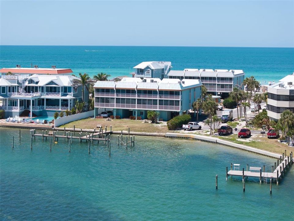 For Sale: $775,000 (2 beds, 2 baths, 962 Square Feet)