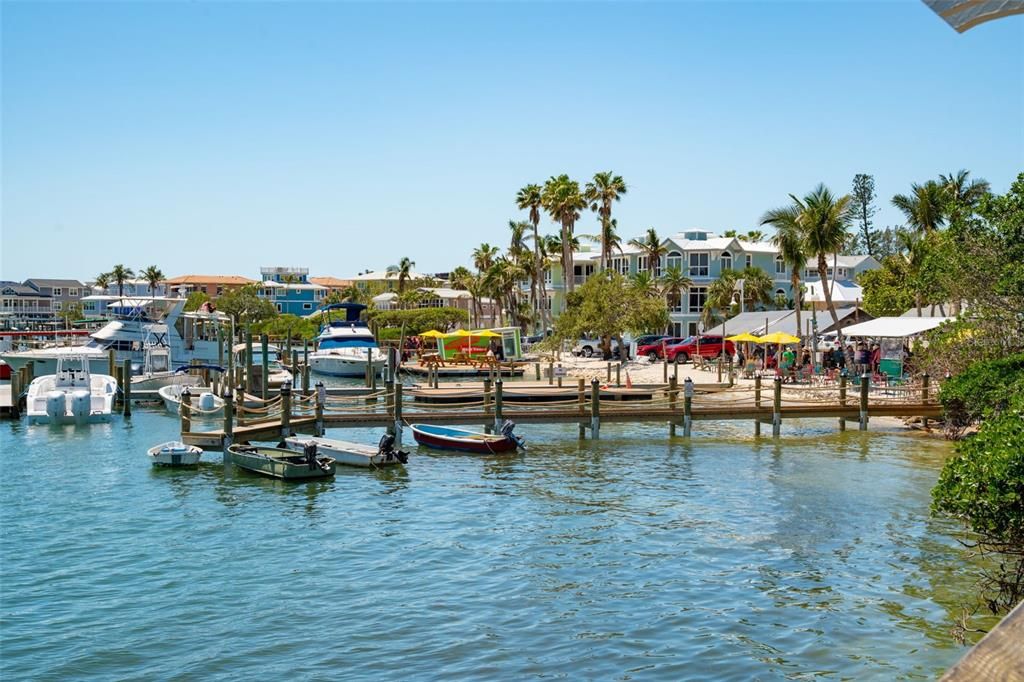 For Sale: $775,000 (2 beds, 2 baths, 962 Square Feet)