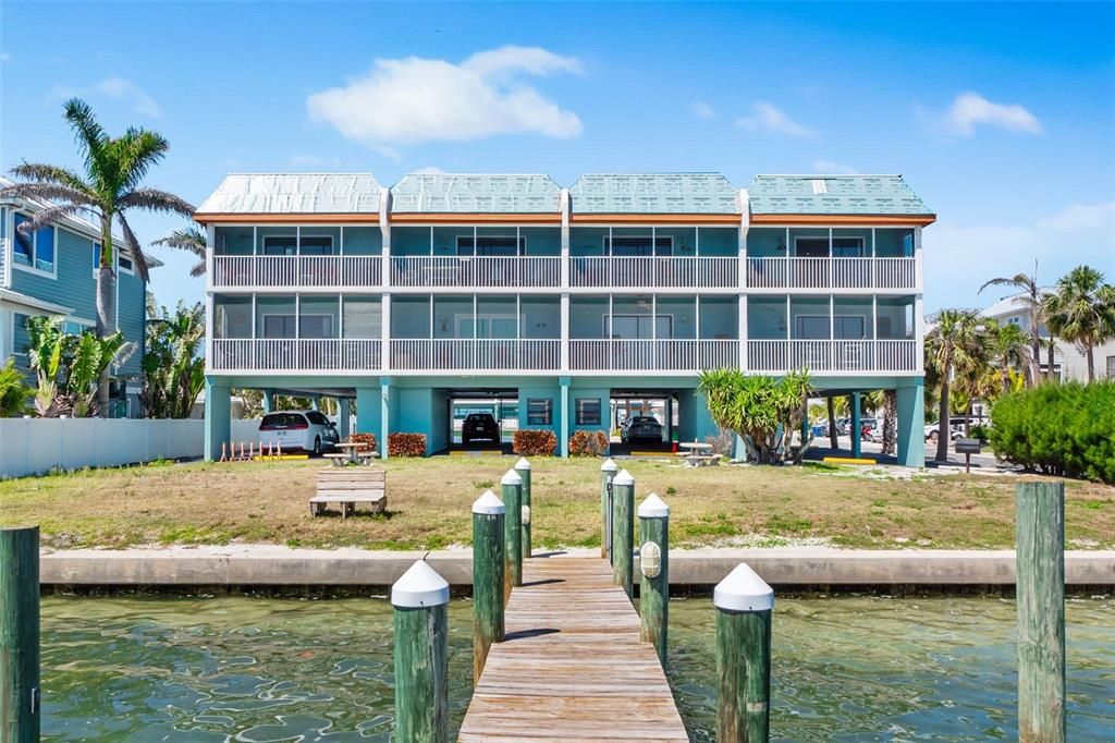 For Sale: $775,000 (2 beds, 2 baths, 962 Square Feet)