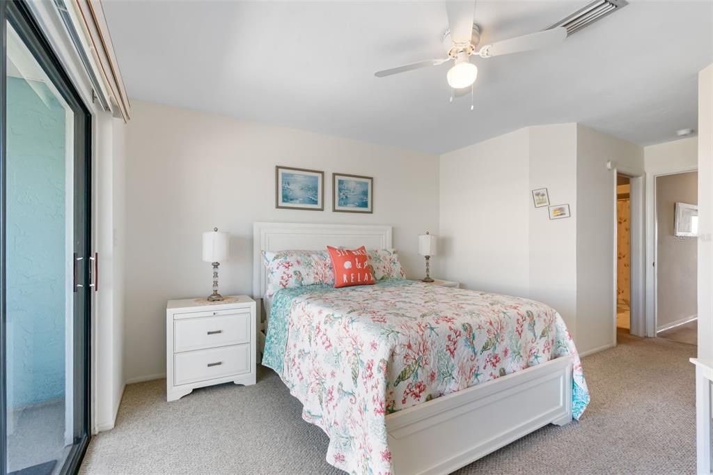 For Sale: $775,000 (2 beds, 2 baths, 962 Square Feet)