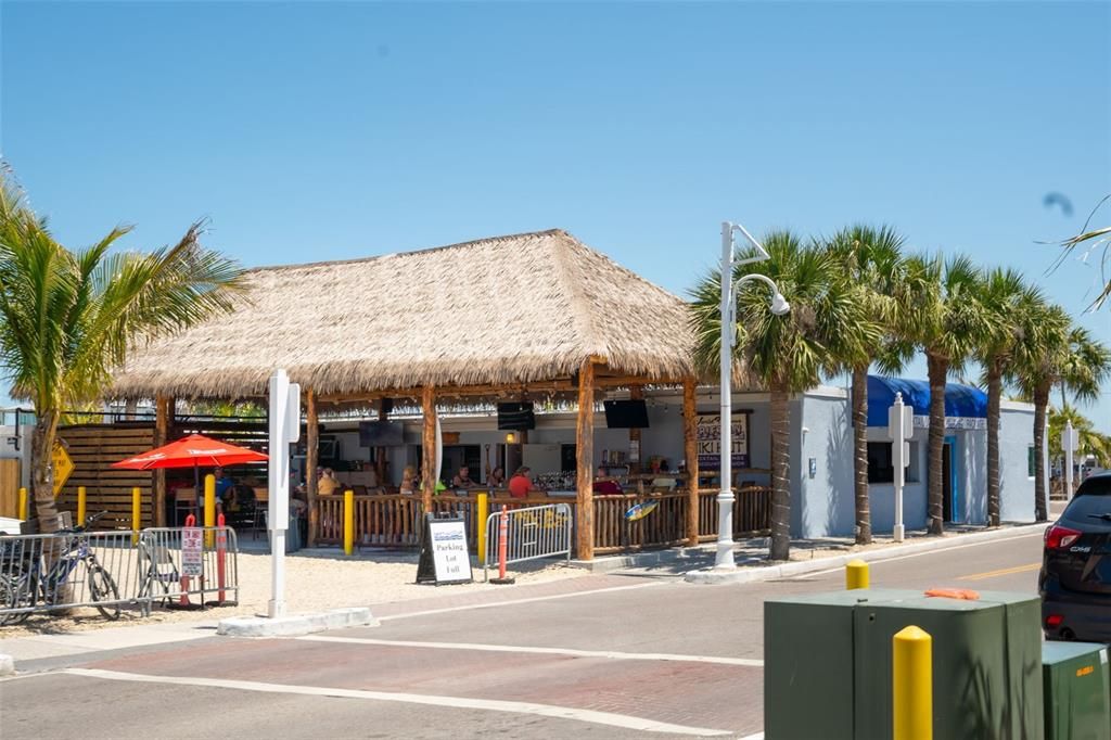 For Sale: $775,000 (2 beds, 2 baths, 962 Square Feet)