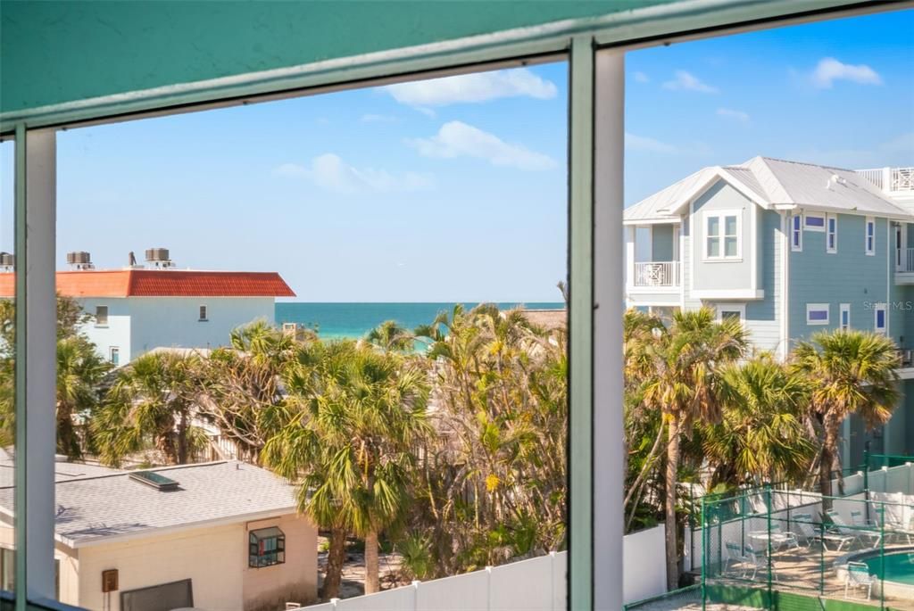 For Sale: $775,000 (2 beds, 2 baths, 962 Square Feet)