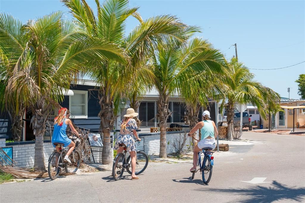 For Sale: $775,000 (2 beds, 2 baths, 962 Square Feet)