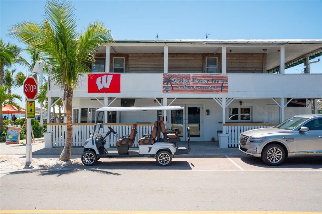 For Sale: $775,000 (2 beds, 2 baths, 962 Square Feet)